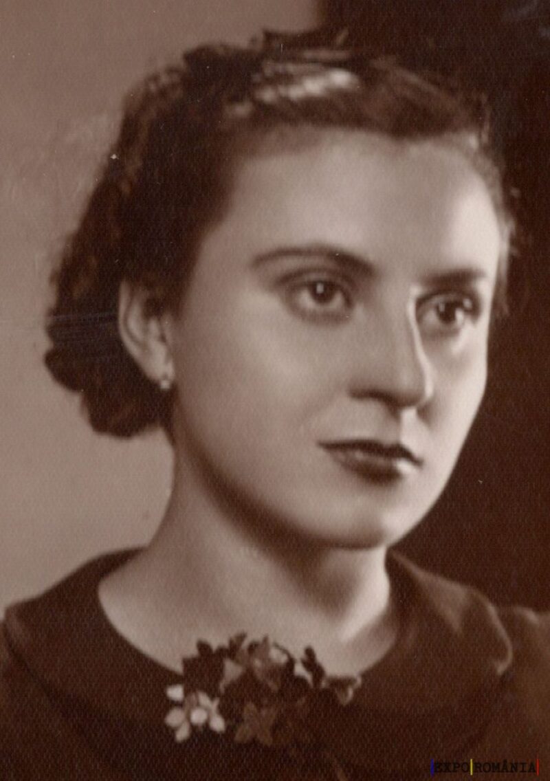 Portret elegant al unei femei tinere