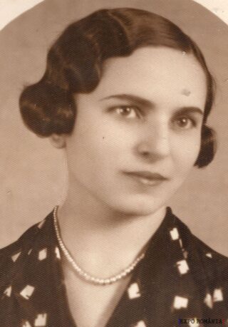 Portret vechi al unei femei elegante