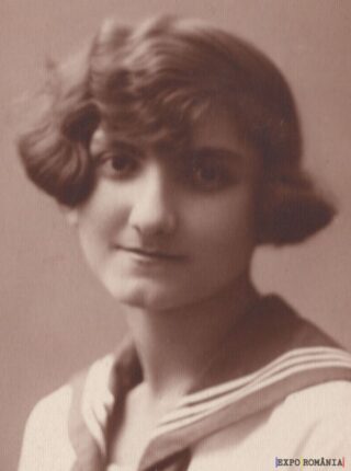 Portret vintage al unei tinere femei