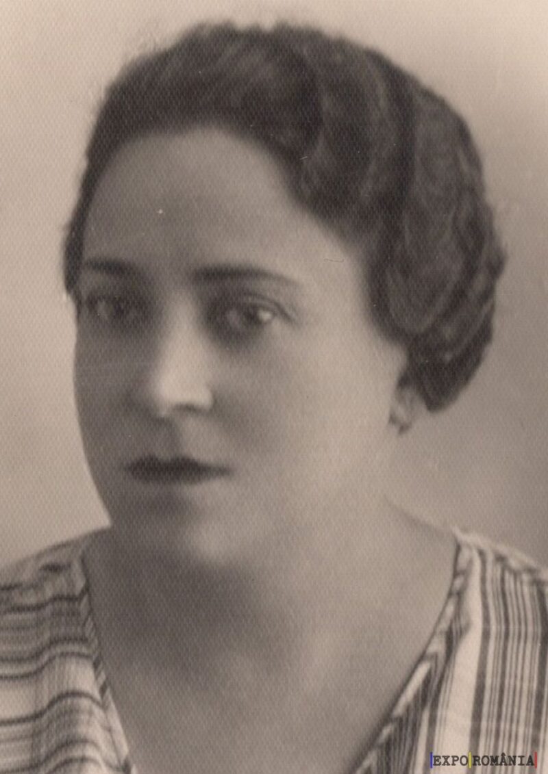 Femeie cu cearcăn adânc în fotografie veche