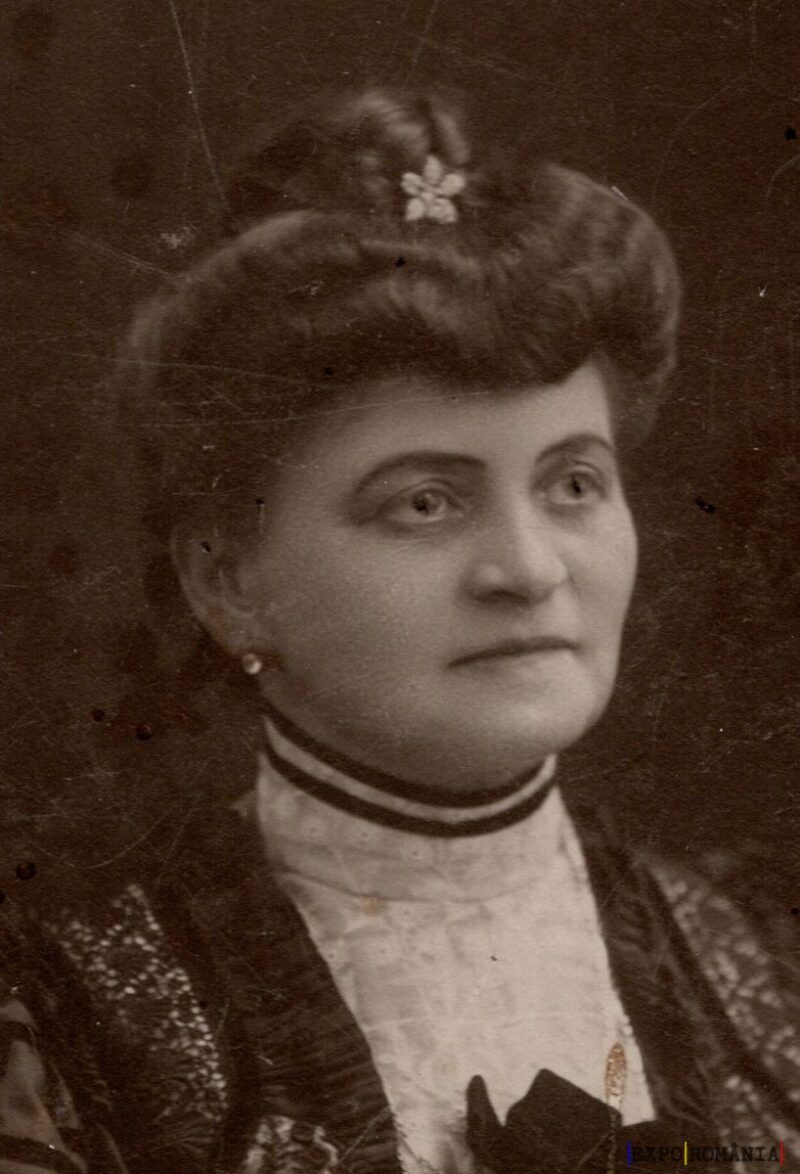 Portret de epocă al unei femei elegante