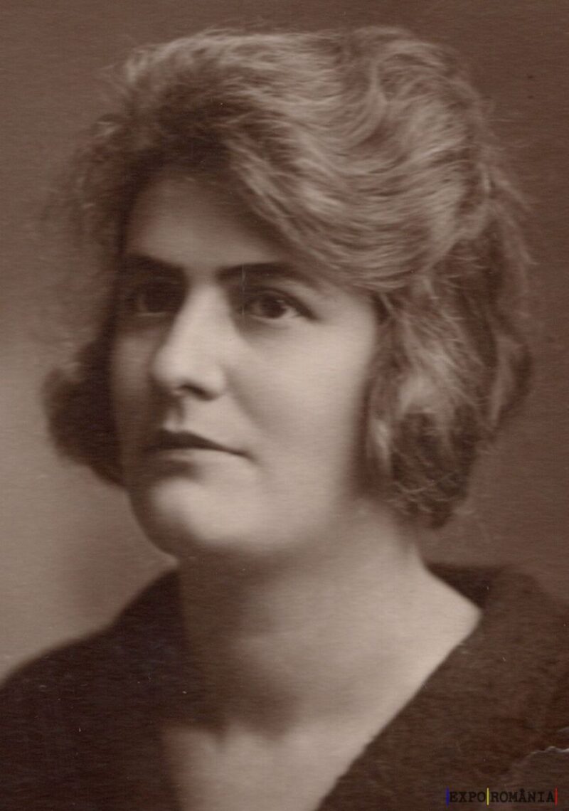 Portret de femeie din secolul XX