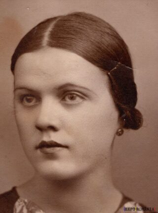 Portret vechi al unei femei elegante