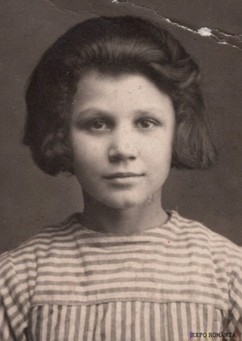 Portret de copil în alb-negru