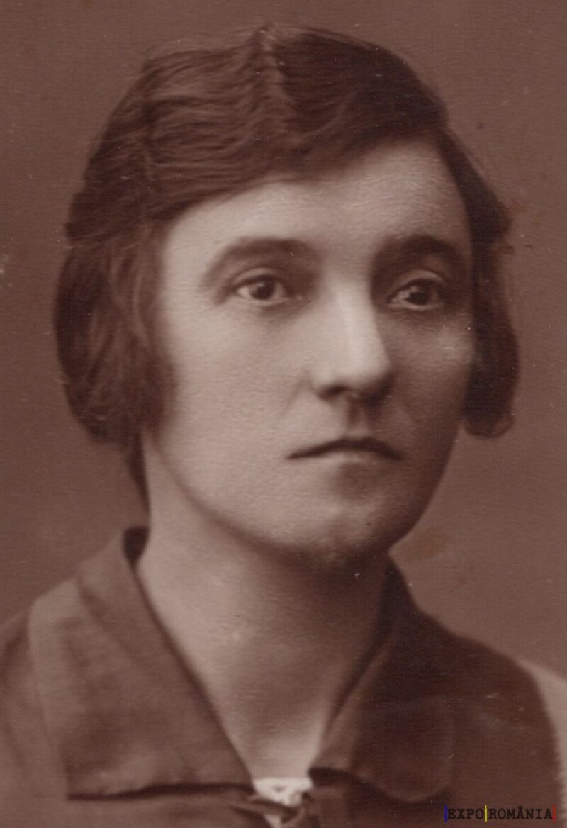 Portret de femeie în sepia