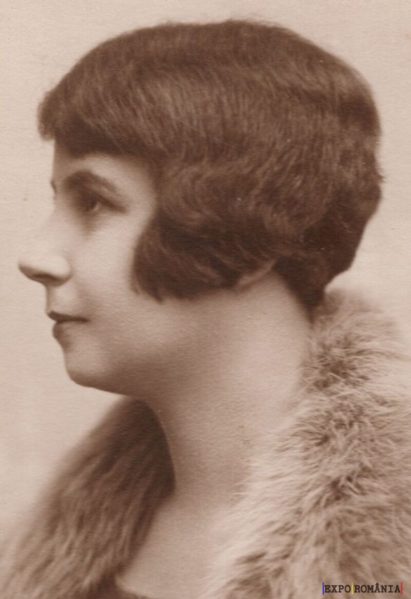 Portret de epocă al unei femei elegante