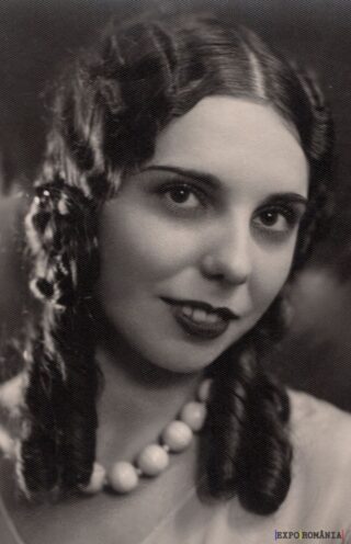 Portret vintage al unei femei cu părul ondulat