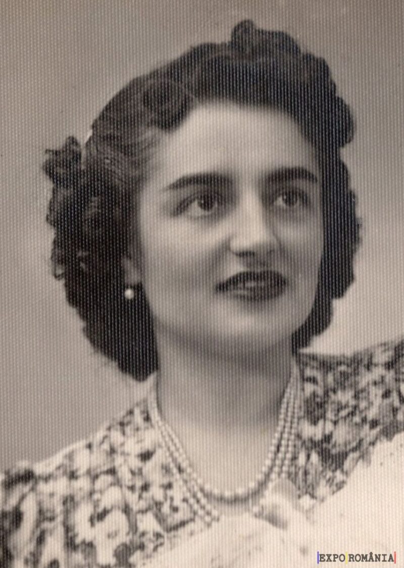 Femeie elegantă în fotografie vintage