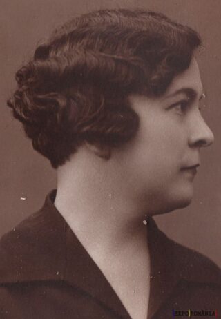 Portret de femeie în profil