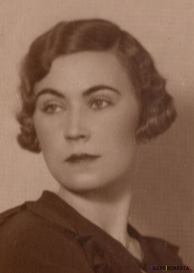 Portret de femeie cu coafură elegantă