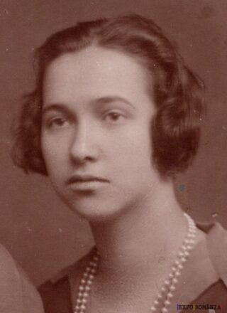 Portret vechi al unei tinere elegante