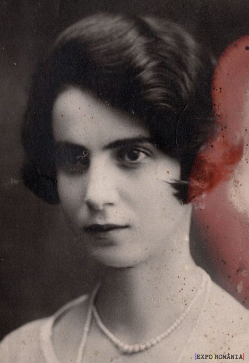 Portret vechi al unei femei elegante