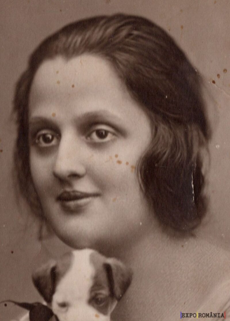 Portretul unei femei cu un cățeluș