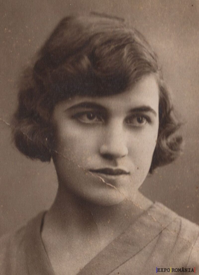 Portret de epocă al unei femei tinere