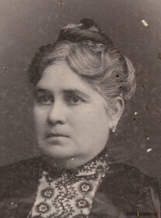 Doamnă în portret vintage alb-negru