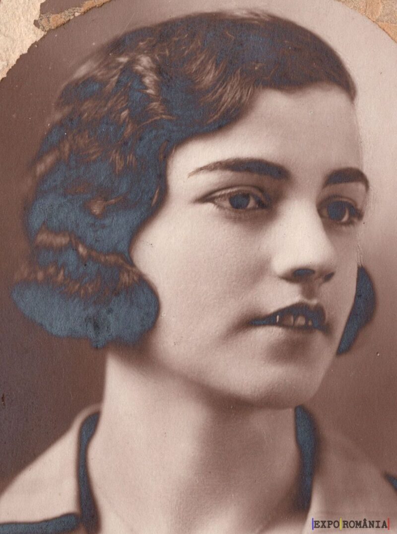 Portret de epocă al unei femei elegante