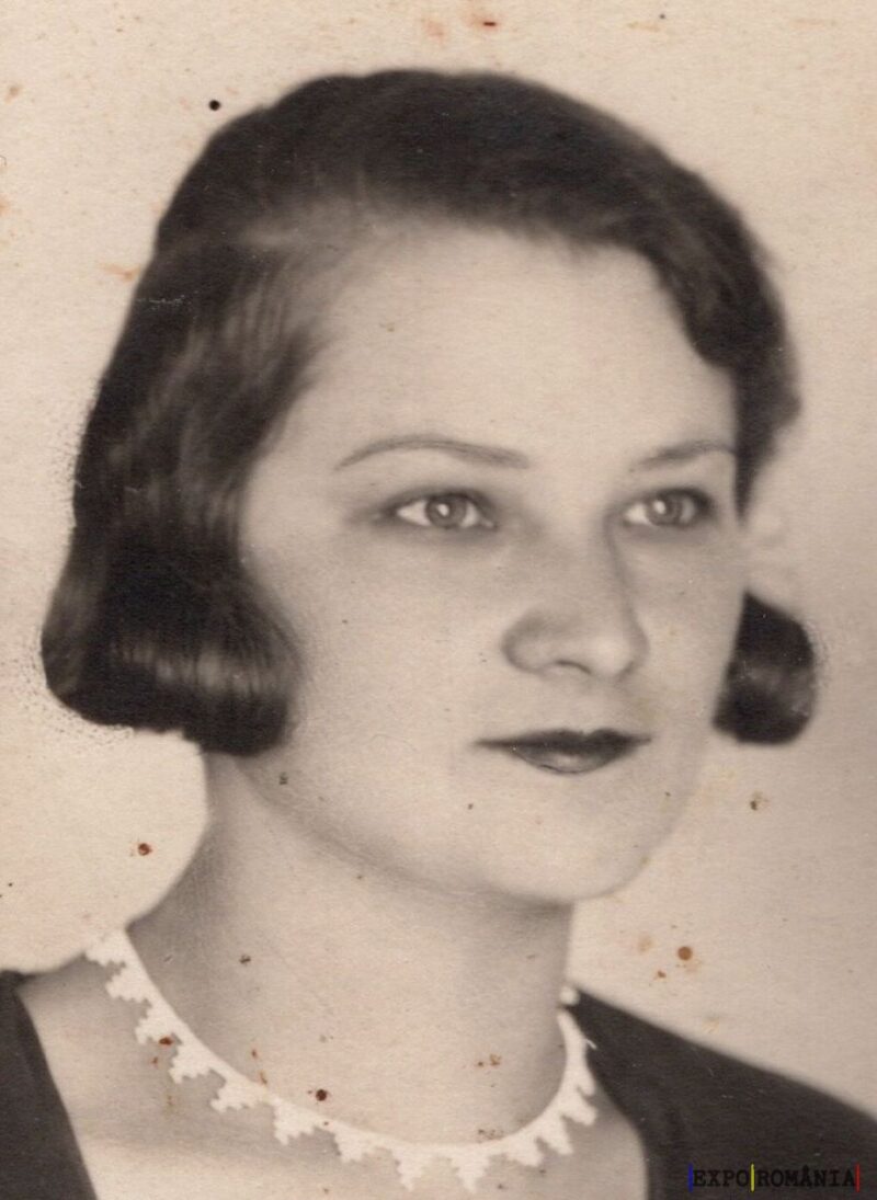 Portret alb-negru al unei femei elegante