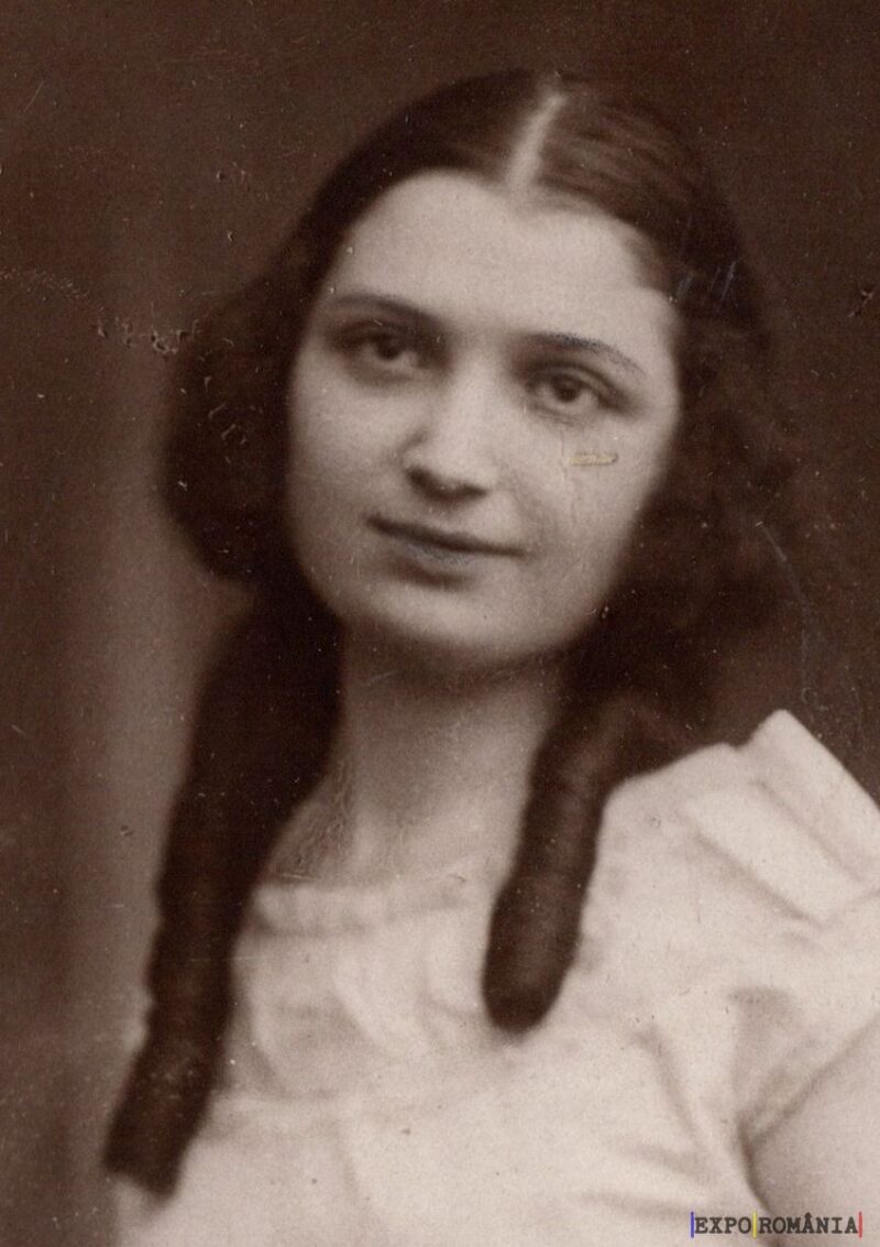 Tânără cu păr ondulat în portret vintage