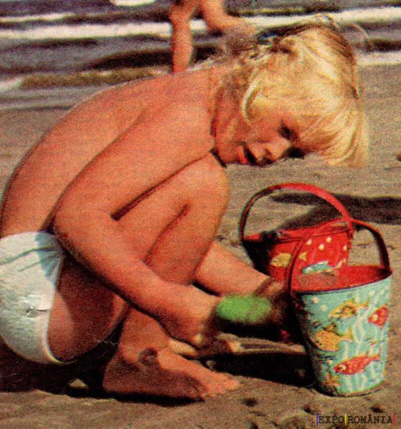 Joacă la malul mării cu gălețile colorate