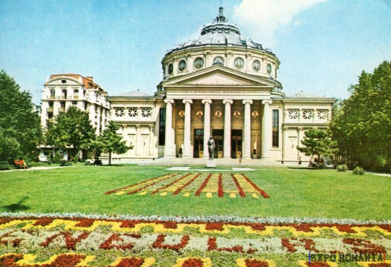 Ateneul Român înflorit în centrul Bucureștiului