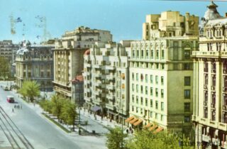 Peisaj urban istoric în culori vibrante