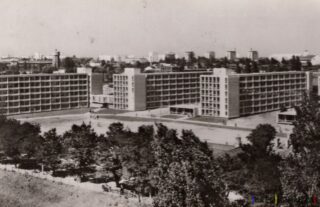 Clădiri moderne într-un peisaj urban istoric