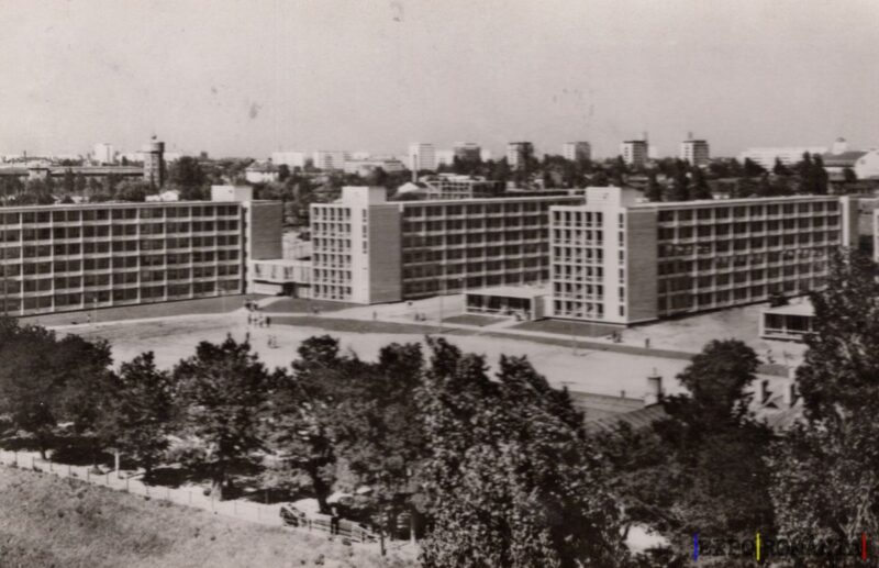 Clădiri moderne într-un peisaj urban istoric