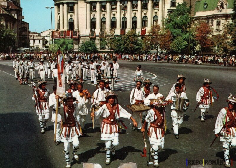 Parada tradițională în centrul orașului