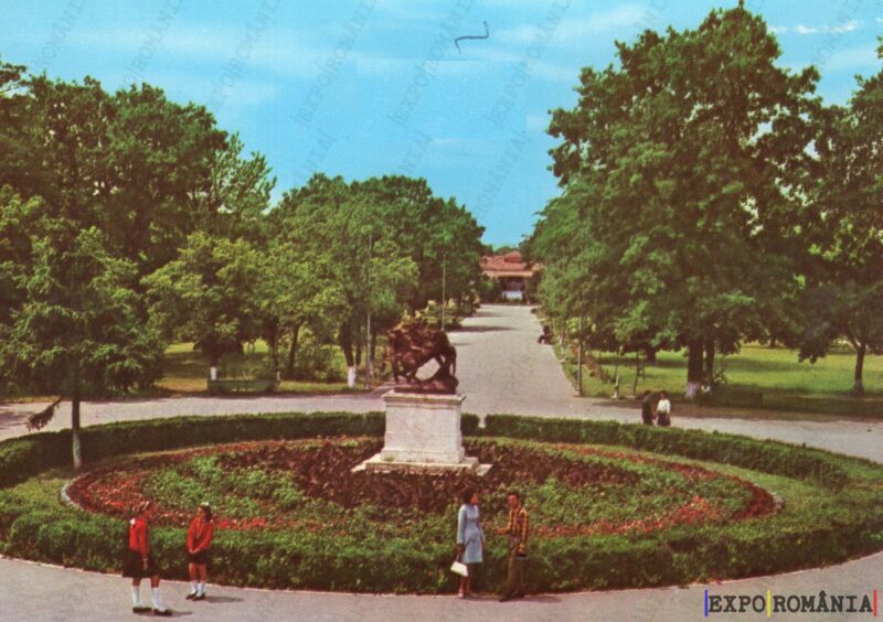 Carte poștală Buzau Parcul Central Eleve - anii '70