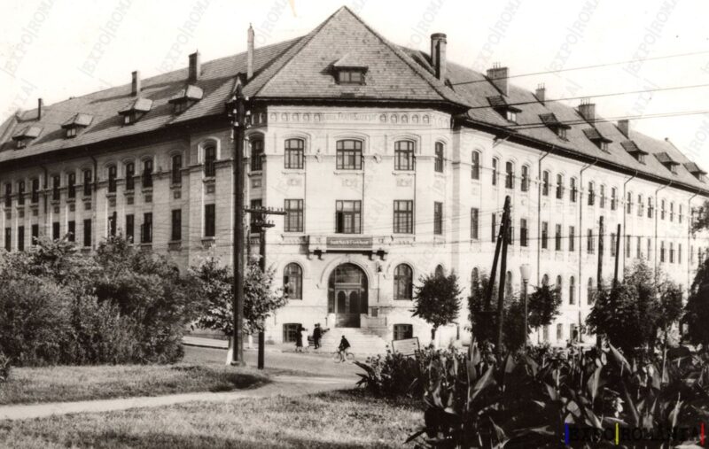 Carte poștală Craiova Liceul Fratii Buzesti - anii '60