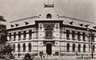 Carte poștală Targu Jiu Liceul Tudor Vladimirescu - anii '60