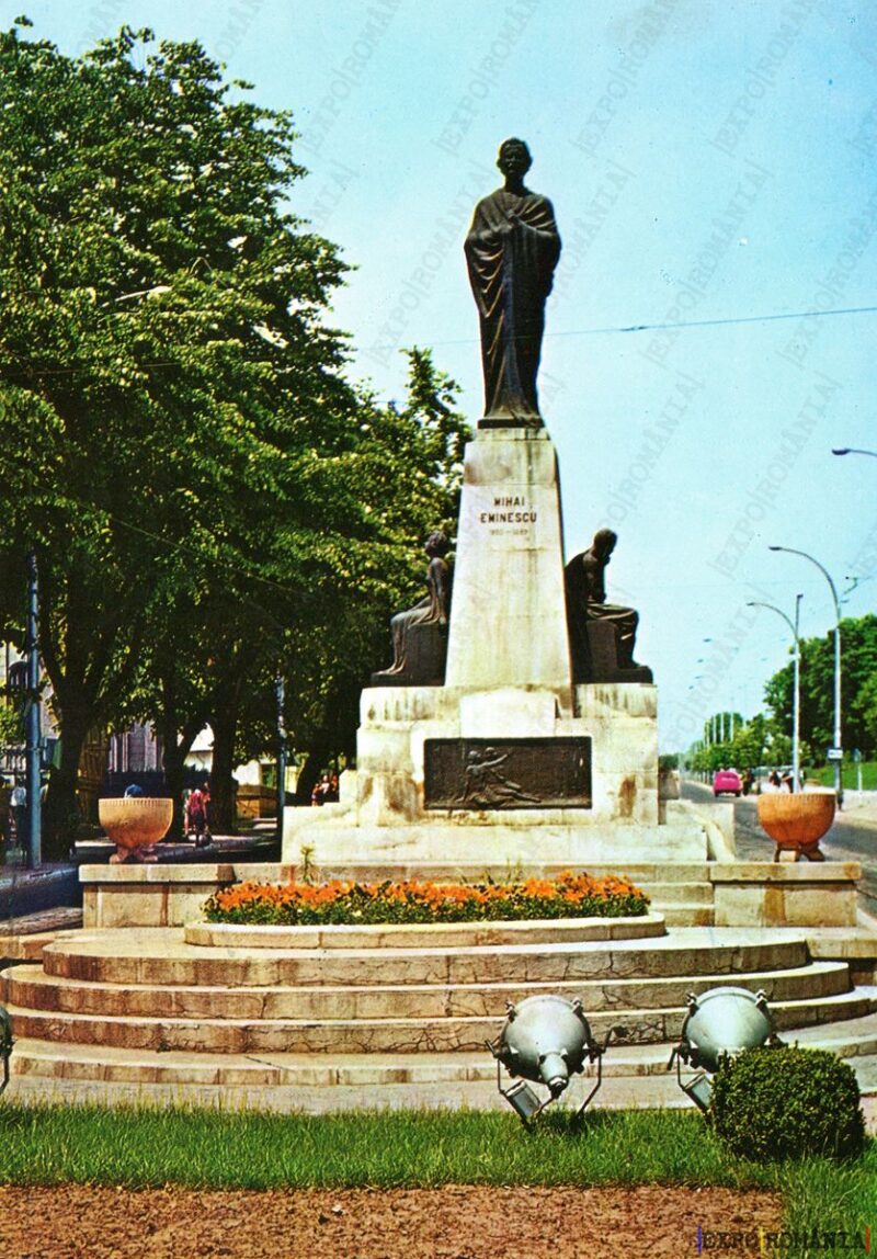 Carte poștală Iasi Statuia Lui Eminescu - anii '80 - 02