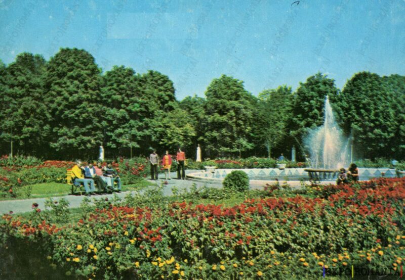 Carte poștală Roman Gradina Publica - anii '70