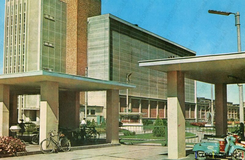 Carte poștală Savinesti Fabrica de Fire Sintetice Motociclete și Biciclete la Poarta - anii '70