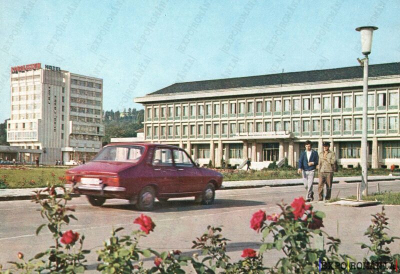 Carte poștală Zalau Piata 1 Decembrie - anii '70