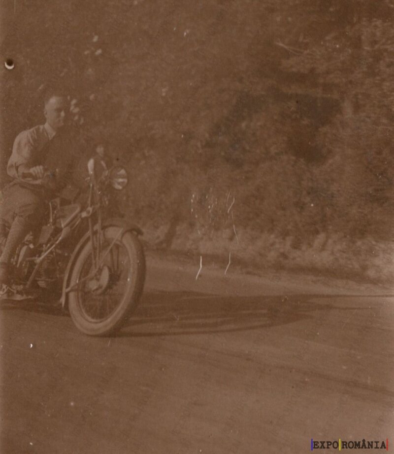Bărbat pe Motocicleta - Anii '30