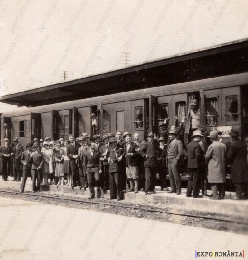 Bărbați pe Peron Lângă Tren - Anii '30