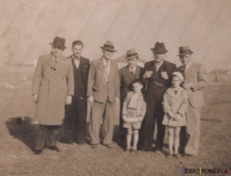 Bărbați și Copii pe Câmp - Anii '30