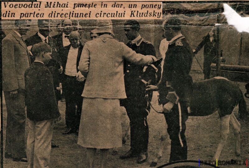 Regele Mihai Primește Un Ponei - Anii '30