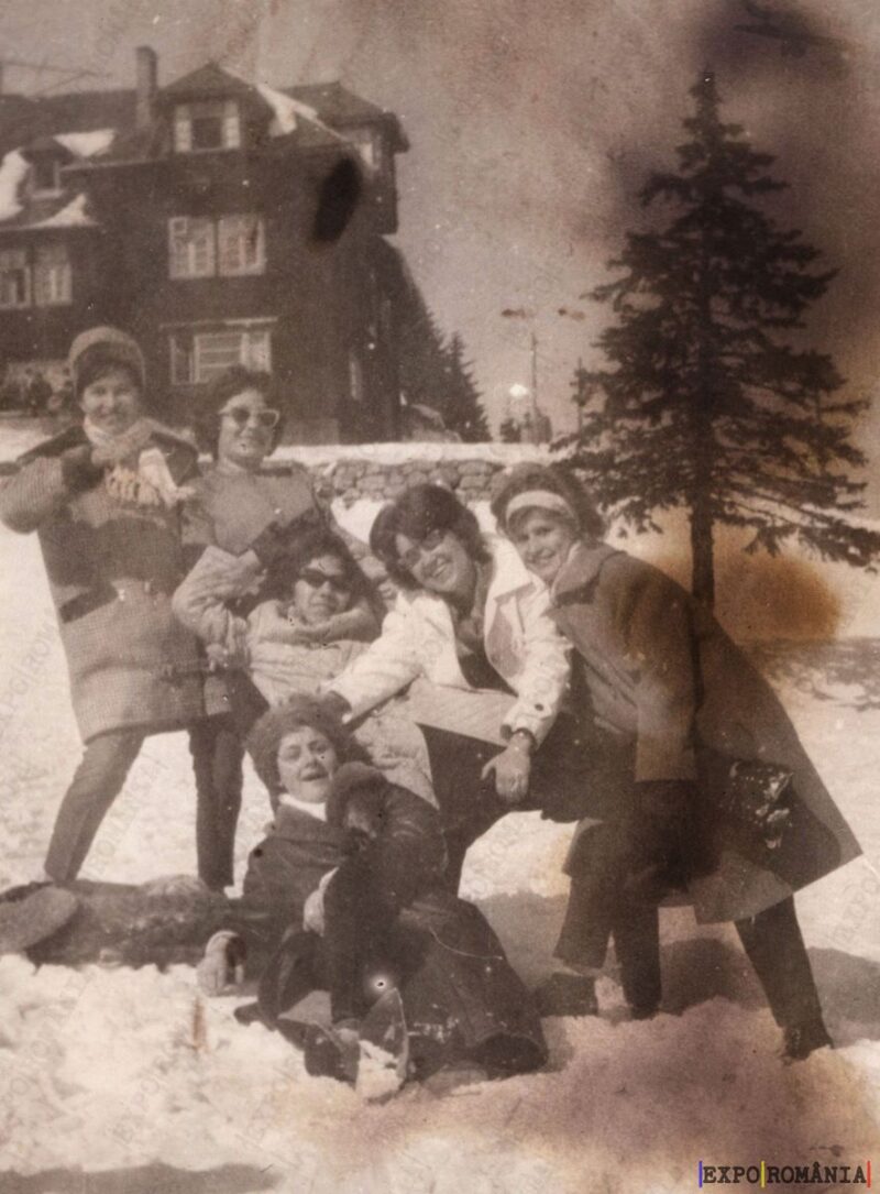 Brașov Cabana Postăvarul Turiști în Zăpadă - Anii '60