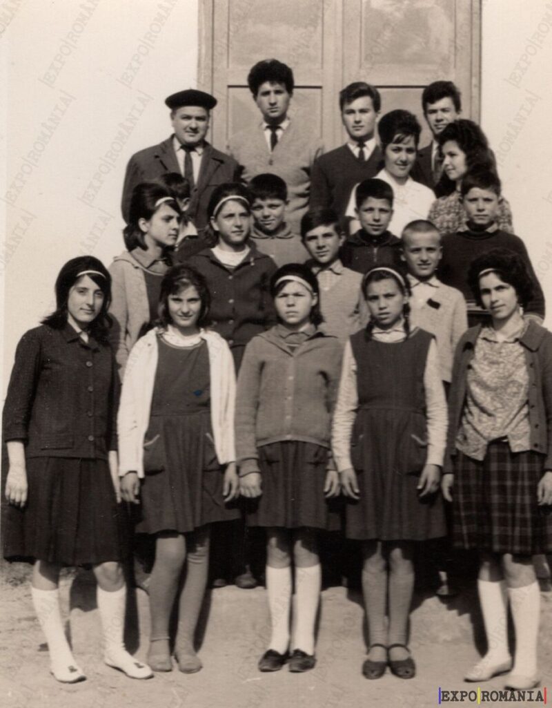 Elevi la Școală Rurala - Anii '60