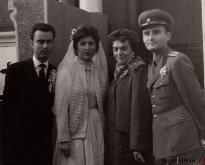 Fotografie de Grup cu Mireasa și Mirele - Anii '60