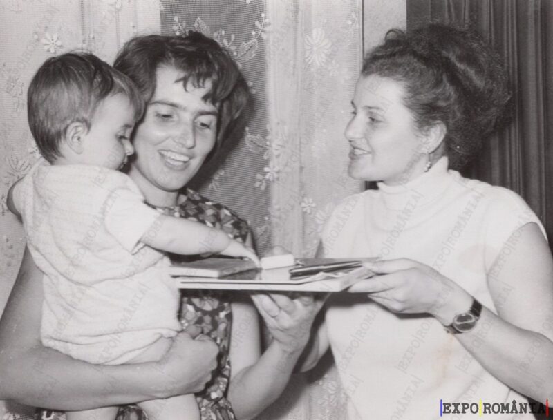 Se Rupe Turta Aniversare Copil 1 An - Anii '60