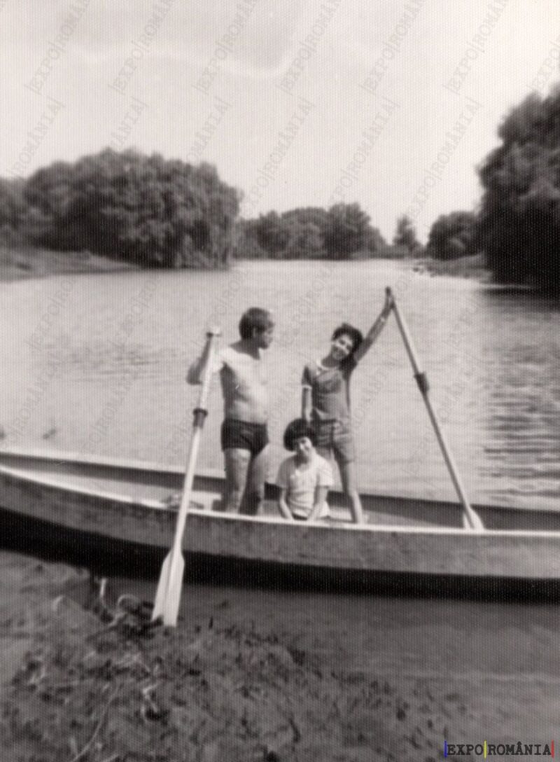 Tata cu Copiii în Delta Dunării - Anii '60