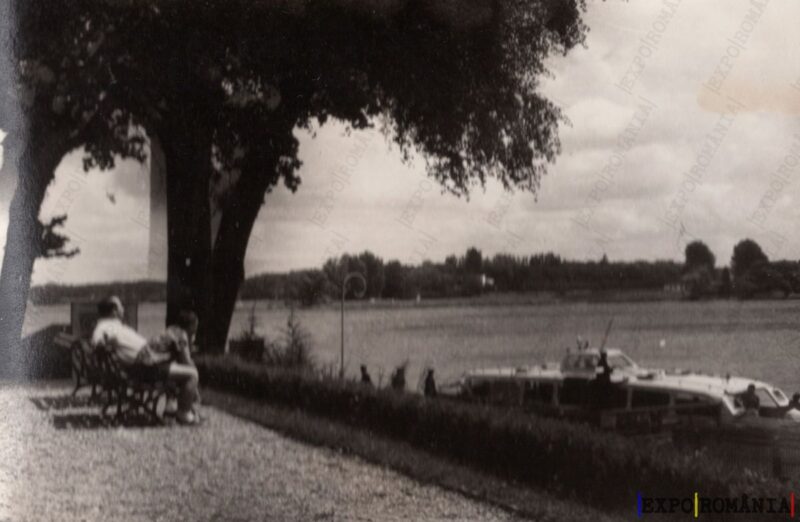București pe Banca Lângă Debarcader Lacul Herăstrău - Anii '70