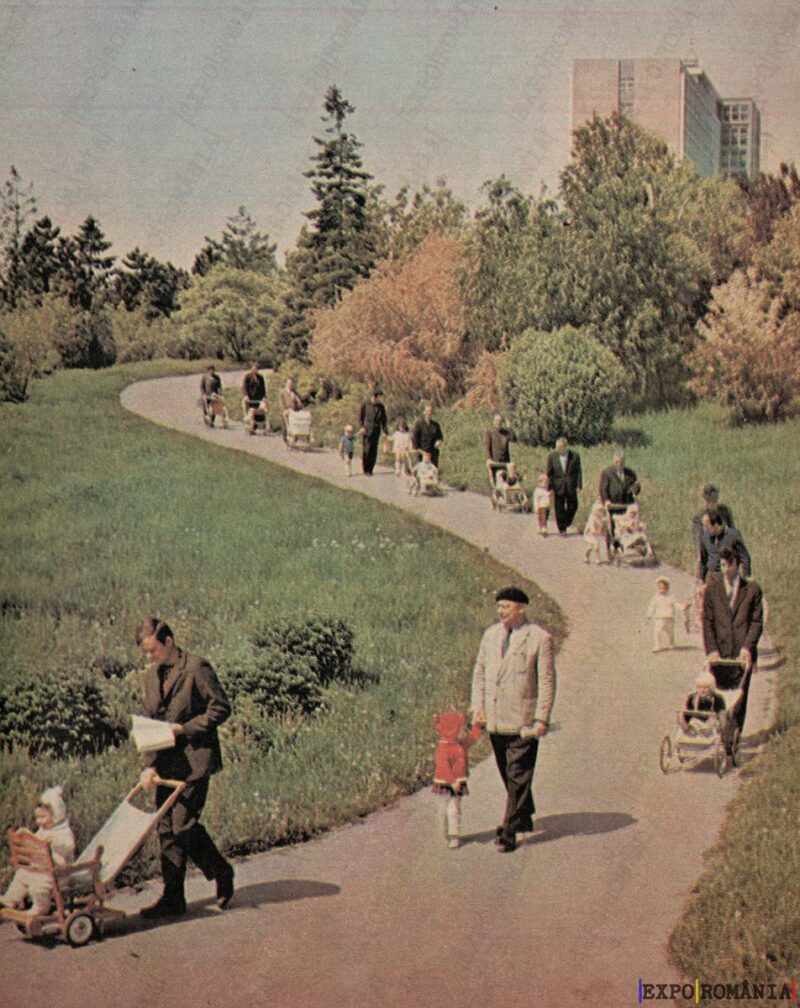 Cișmigiu Părinți cu Copii la Plimbare - Anii '70