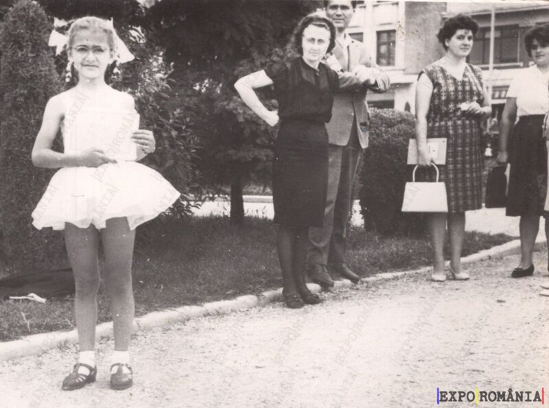 Eleva cu Diploma de Final de An Școlar - Anii '70