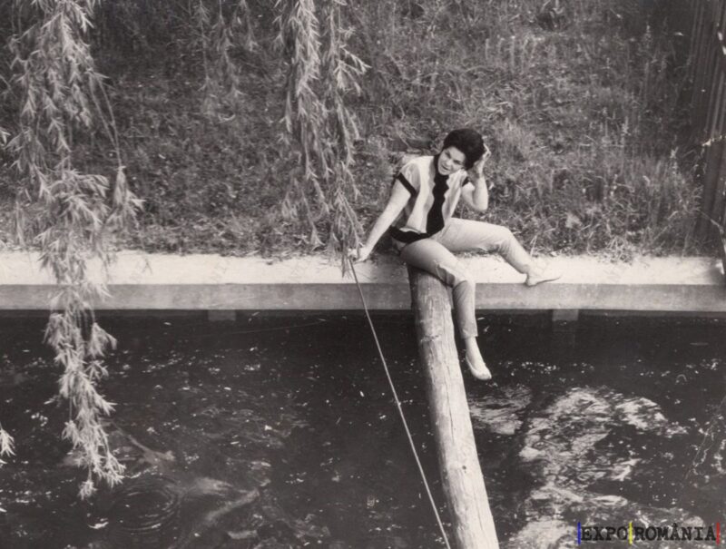 Femeie în Parcul Herăstrău Lângă Lac - Anii '70