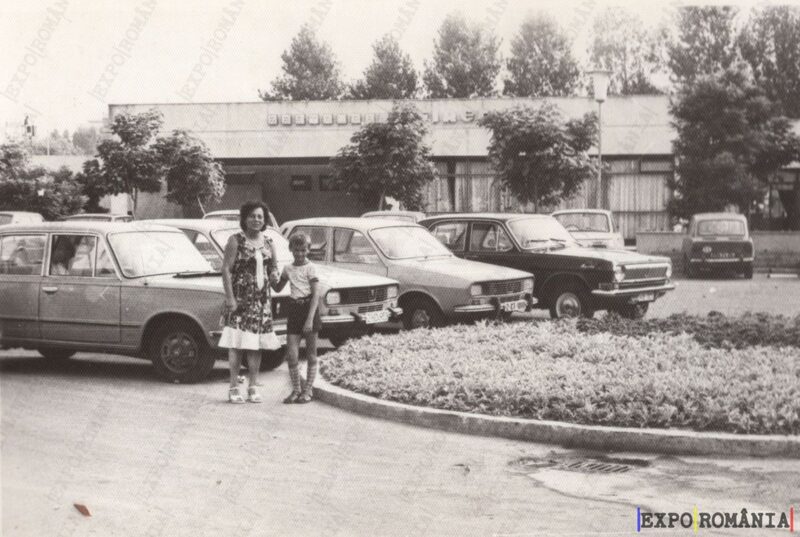 Litoral Saturn Hotel Siret în Parcare Lângă Dacia 1300 - Anii '70