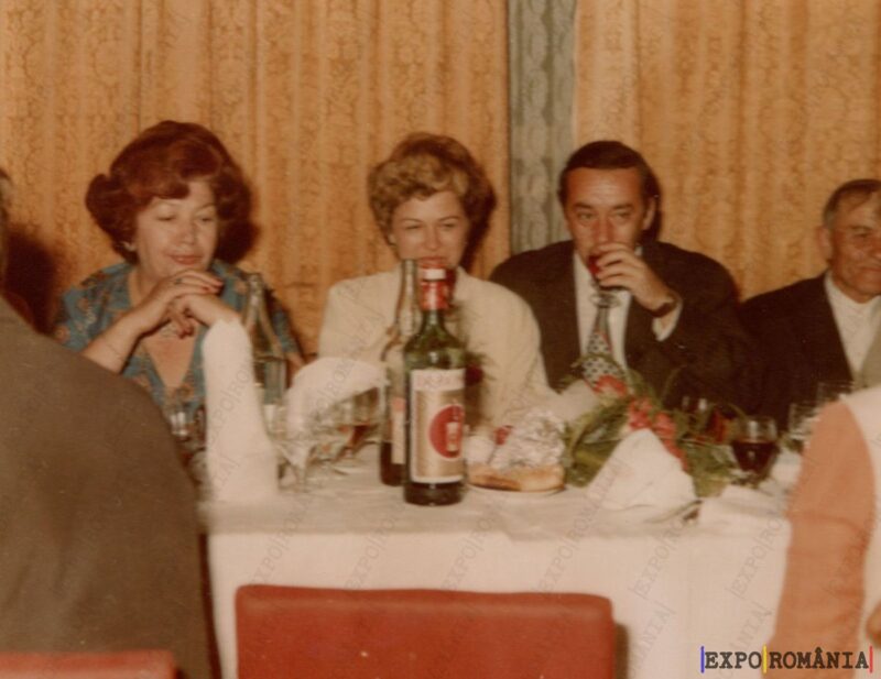Petrecere de Familie la Restaurant cu Vinuri Românești - Anii '70
